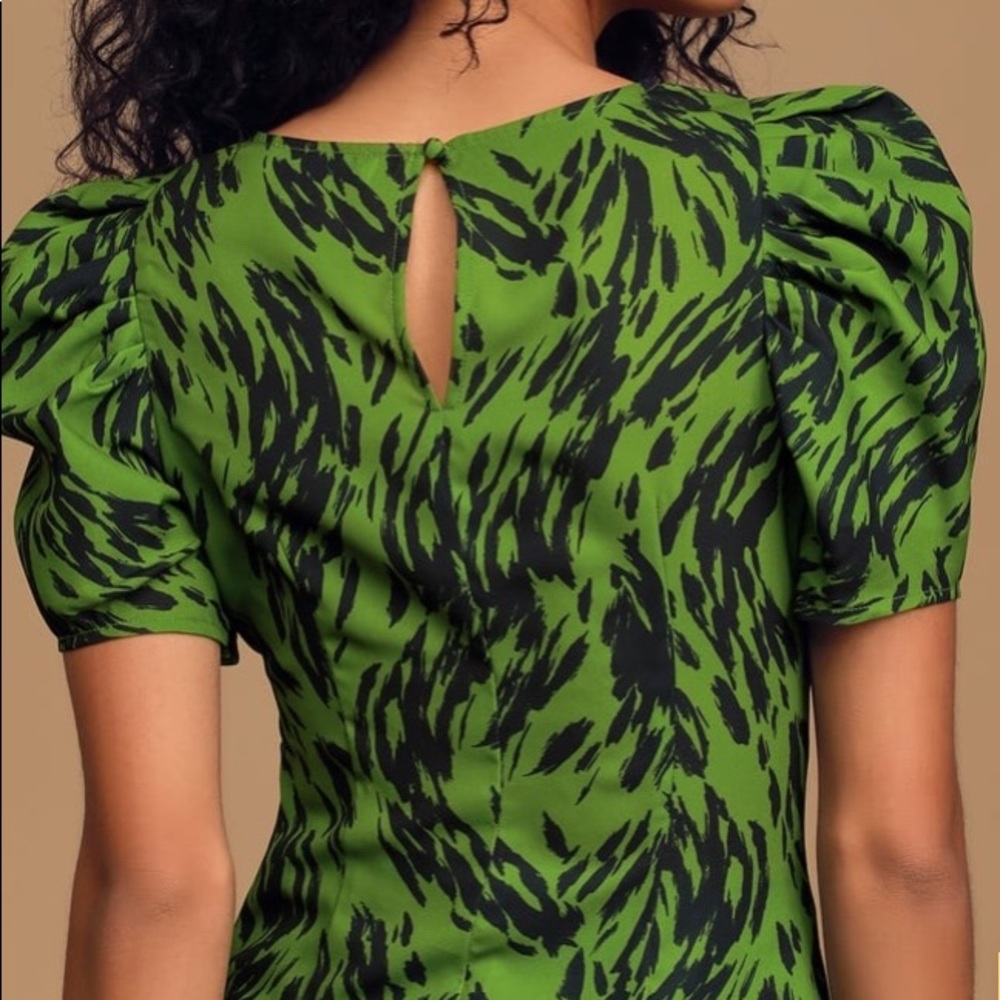 Abstraction Green Print Puff Sleeve top
